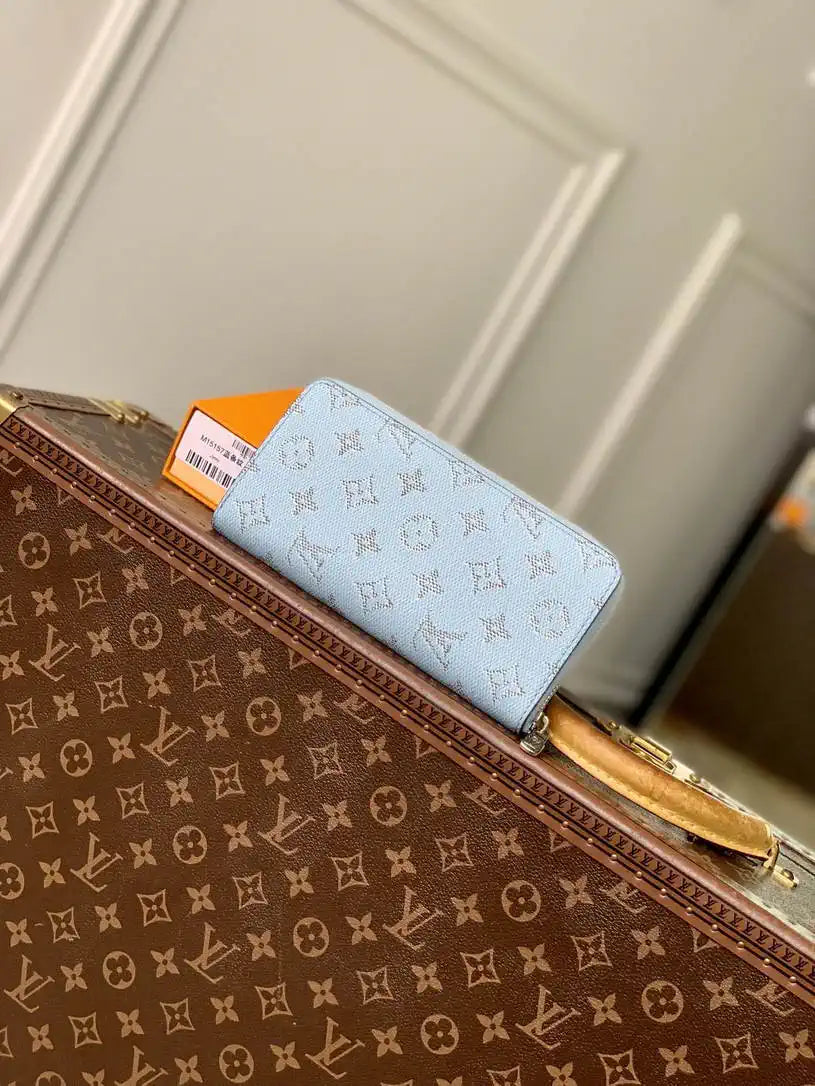 LV M15157 Louis Vuitton Zippy Wallet Light Blue Monogram Eclipse