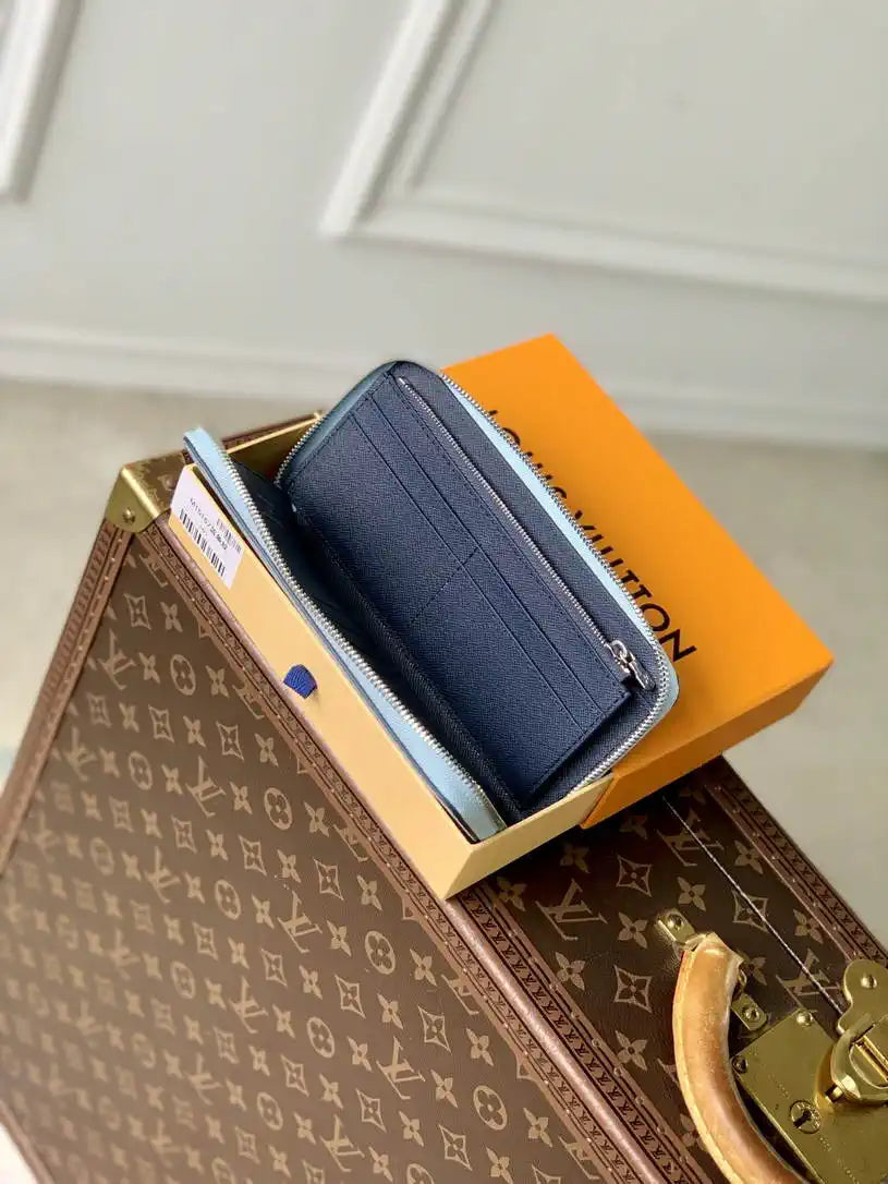 LV M15157 Louis Vuitton Zippy Wallet Light Blue Monogram Eclipse