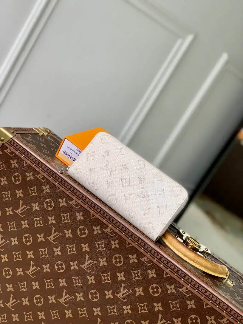 LV M15157 Louis Vuitton Zippy Wallet White Monogram Eclipse