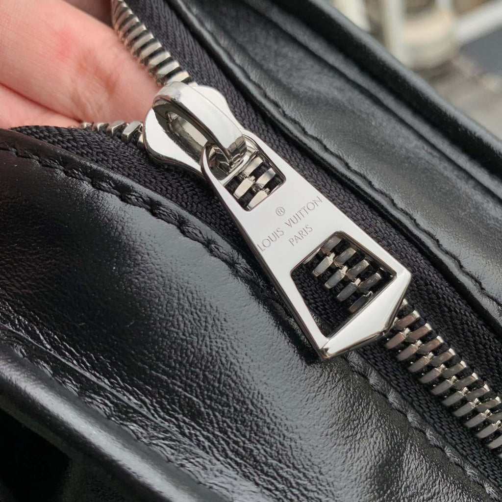 LV M15175 Louis Vuitton Carry All Travel Bag Black