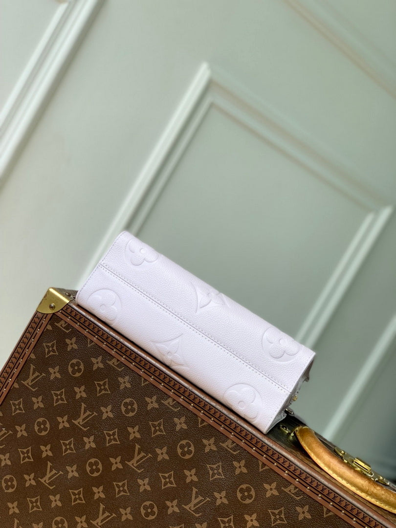LV M15192 Louis Vuitton OnTheGo East West Bag Misty Lilac