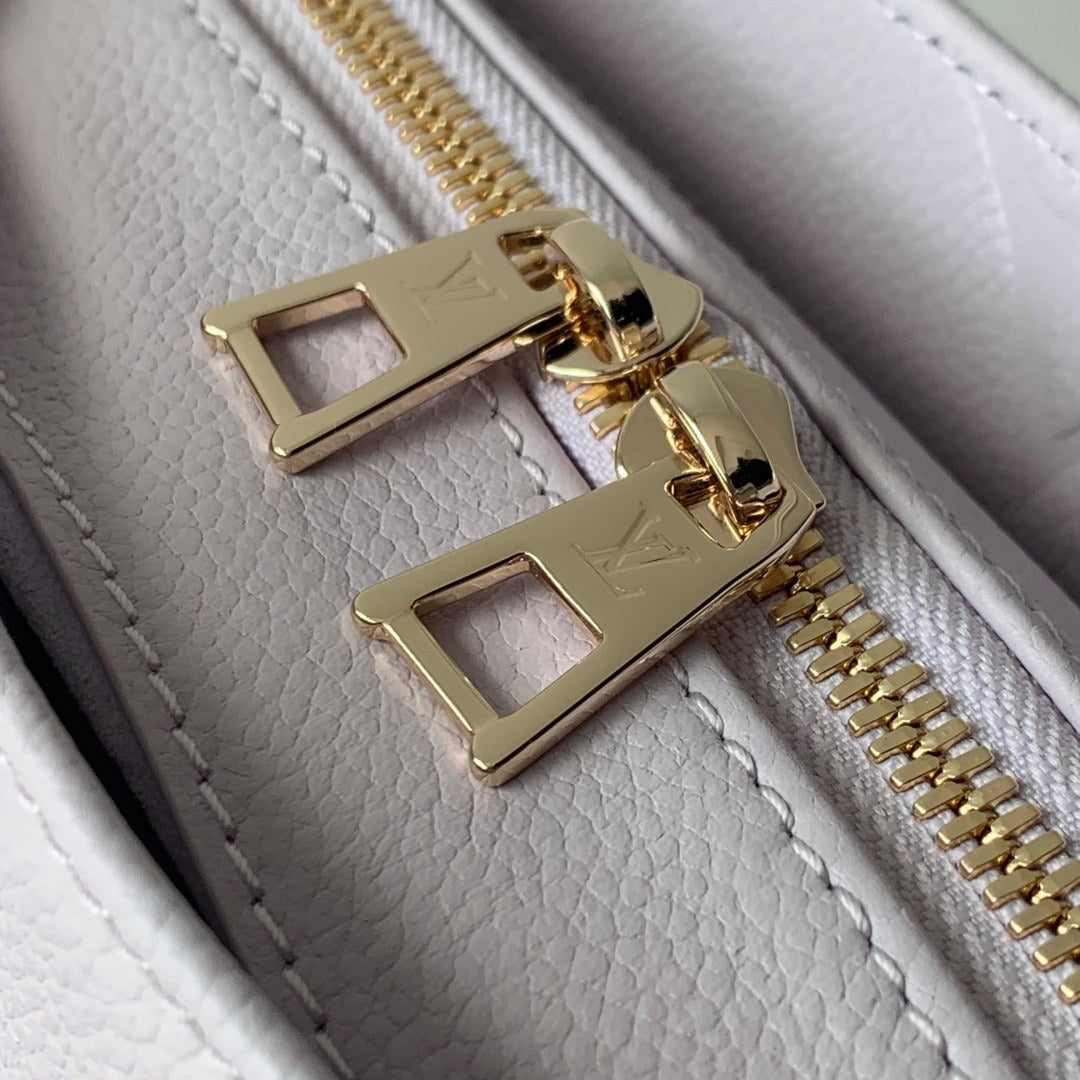 LV M15192 Louis Vuitton OnTheGo East West Bag Misty Lilac