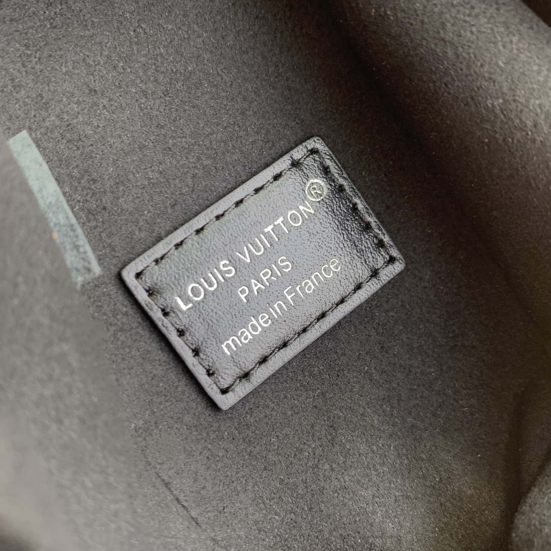 LV M15195 Louis Vuitton Side Trunk Vibe MM Bag Black