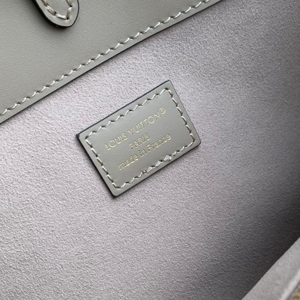 LV M15231 Louis Vuitton Avenue PM Bag Apricot