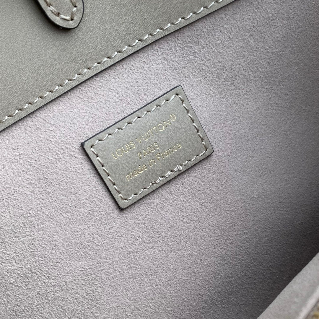 LV M15231 Louis Vuitton Avenue PM Bag Apricot