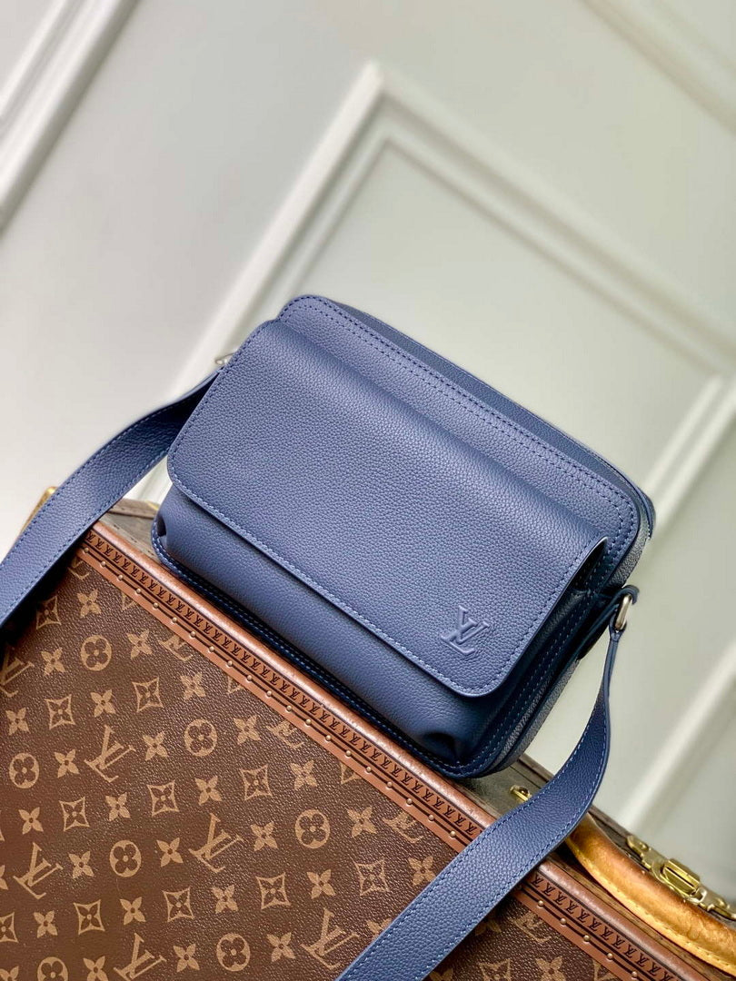 LV M15260 Louis Vuitton Boarding Messenger Bag Navy Blue