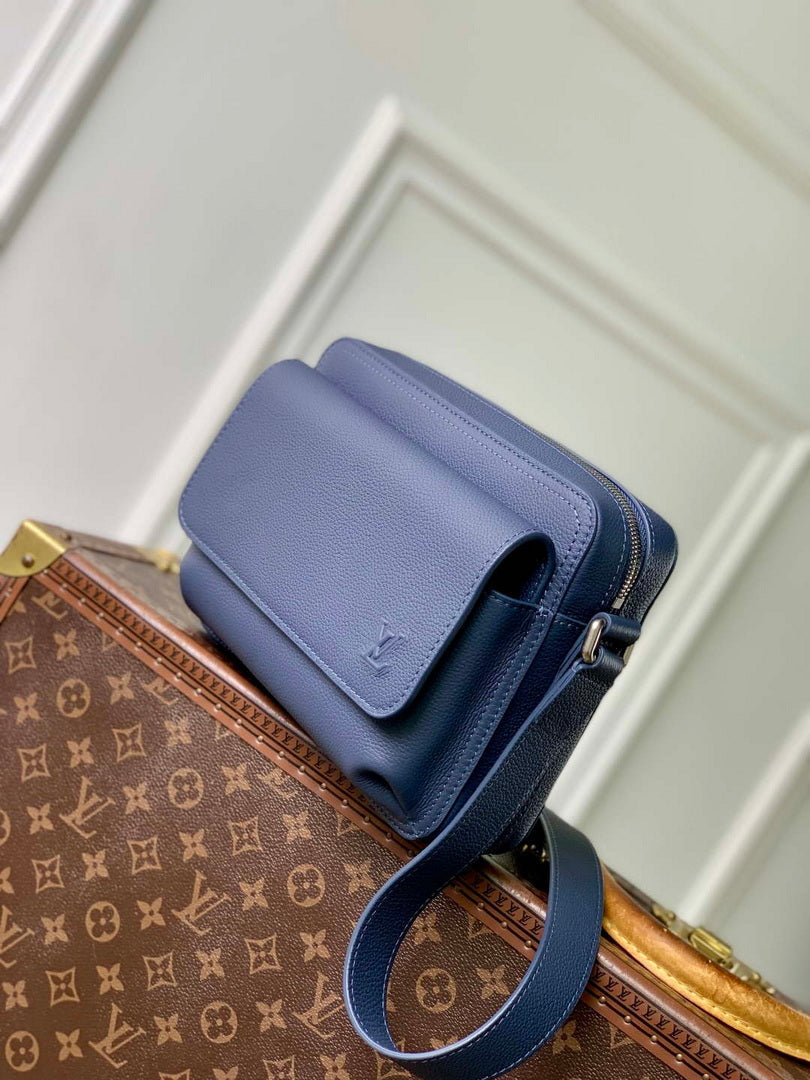 LV M15260 Louis Vuitton Boarding Messenger Bag Navy Blue
