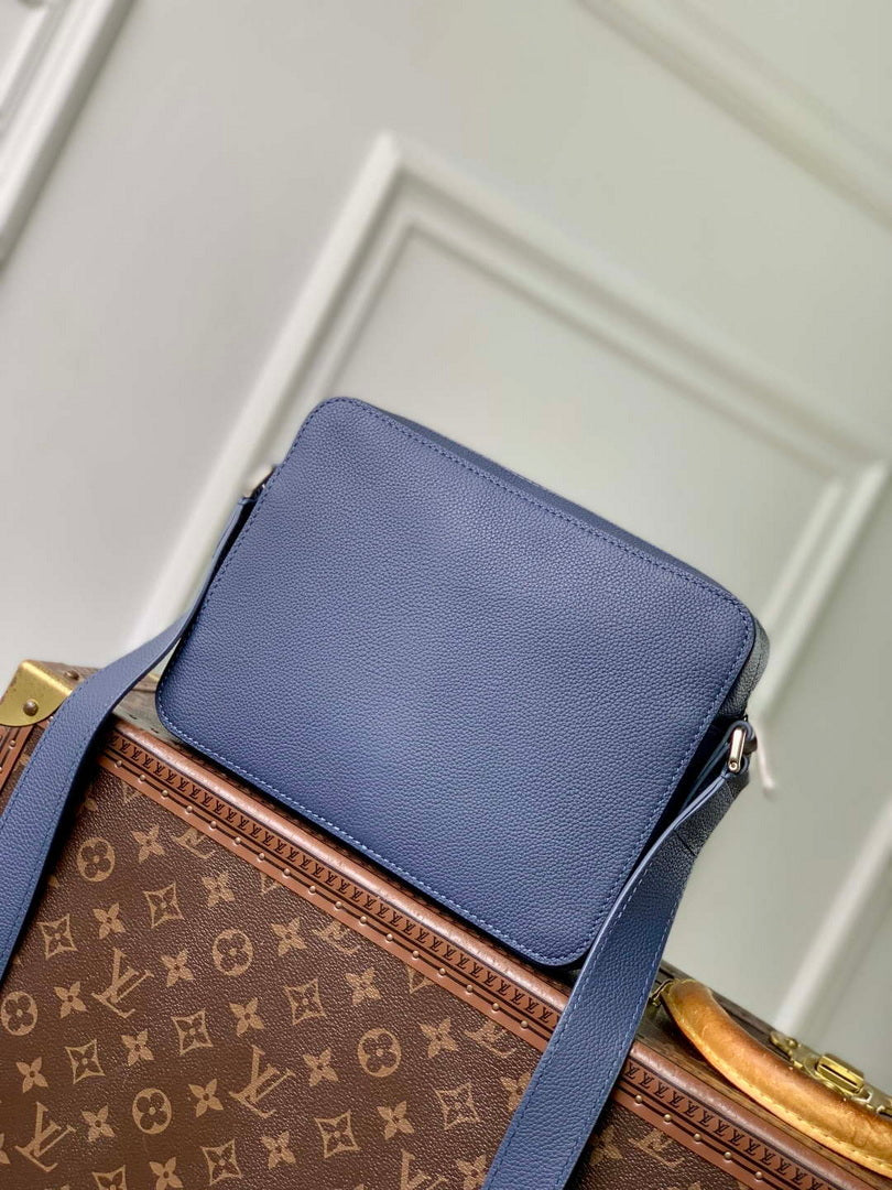 LV M15260 Louis Vuitton Boarding Messenger Bag Navy Blue