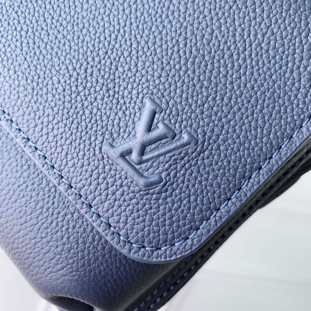 LV M15260 Louis Vuitton Boarding Messenger Bag Navy Blue