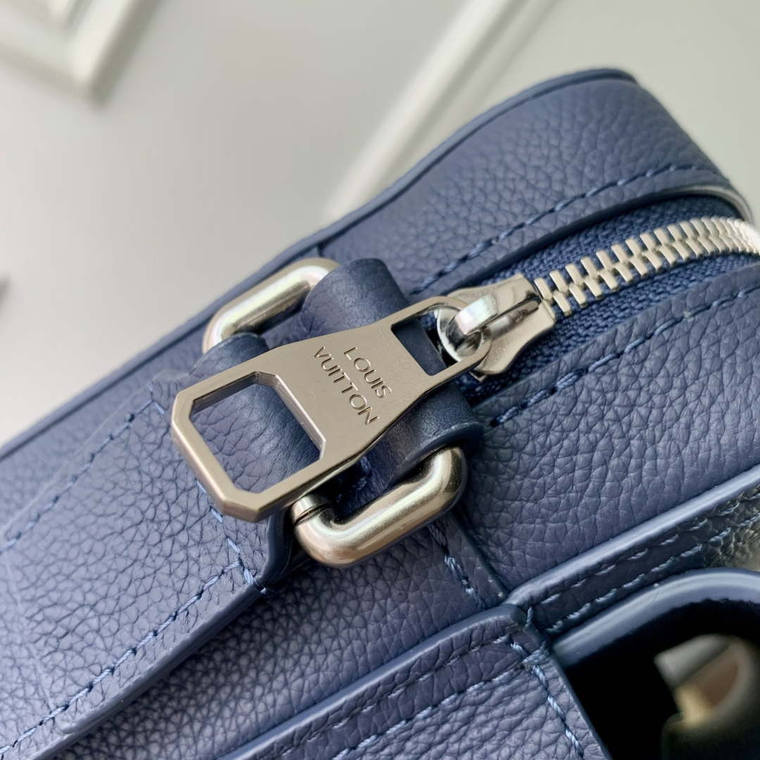 LV M15260 Louis Vuitton Boarding Messenger Bag Navy Blue