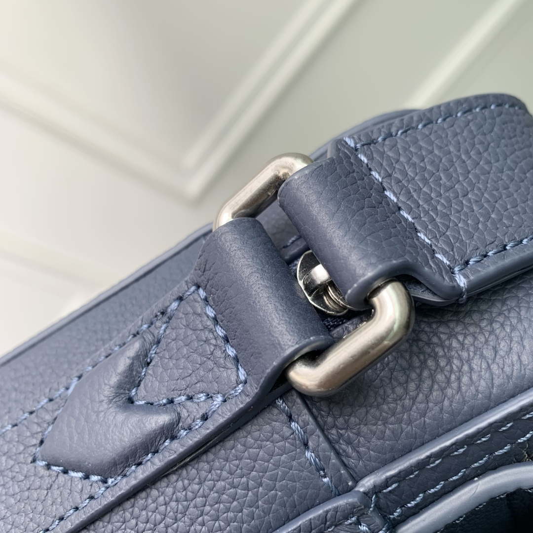 LV M15260 Louis Vuitton Boarding Messenger Bag Navy Blue