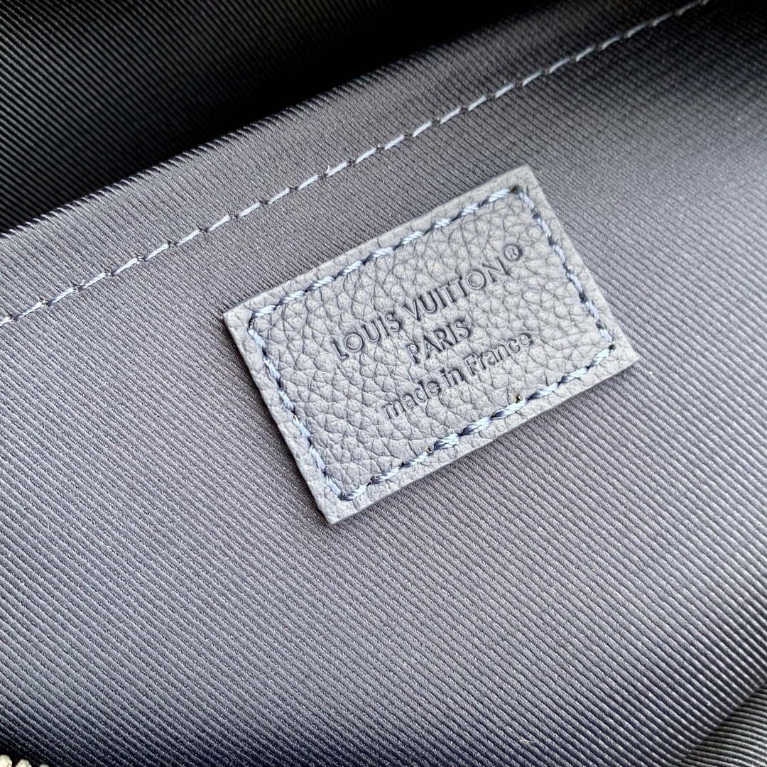 LV M15260 Louis Vuitton Boarding Messenger Bag Navy Blue