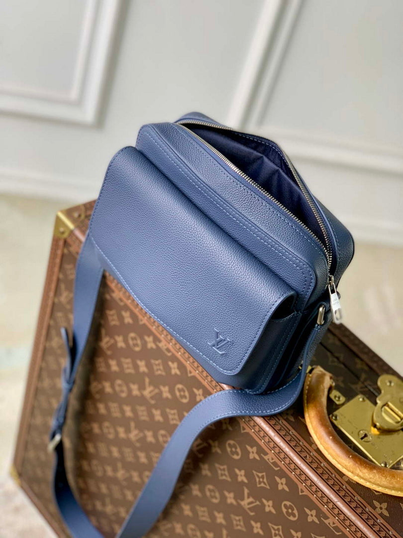 LV M15260 Louis Vuitton Boarding Messenger Bag Navy Blue