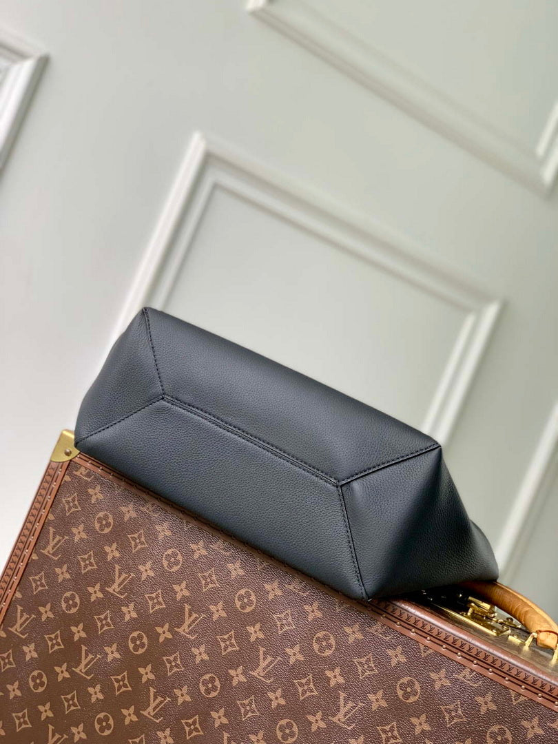 LV M15262 Louis Vuitton Fastline Backpack Black
