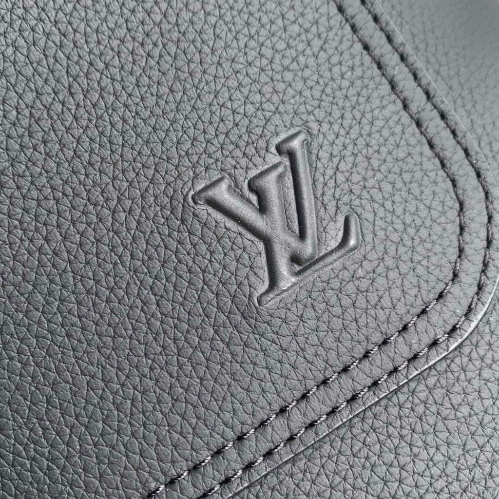 LV M15262 Louis Vuitton Fastline Backpack Black