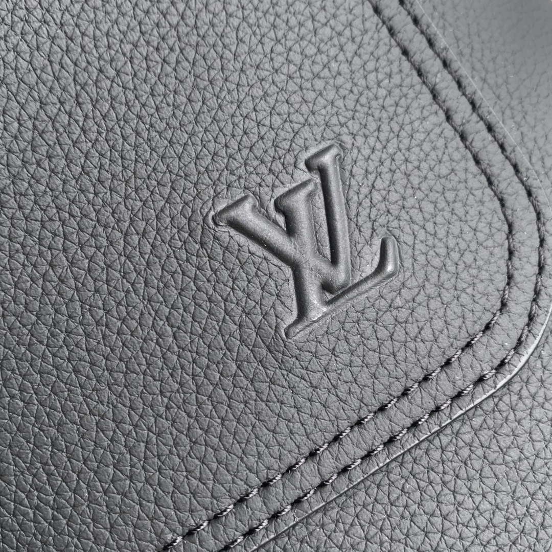 LV M15262 Louis Vuitton Fastline Backpack Black