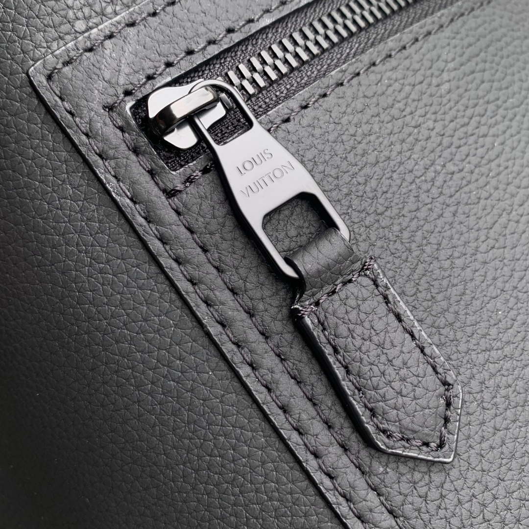 LV M15262 Louis Vuitton Fastline Backpack Black