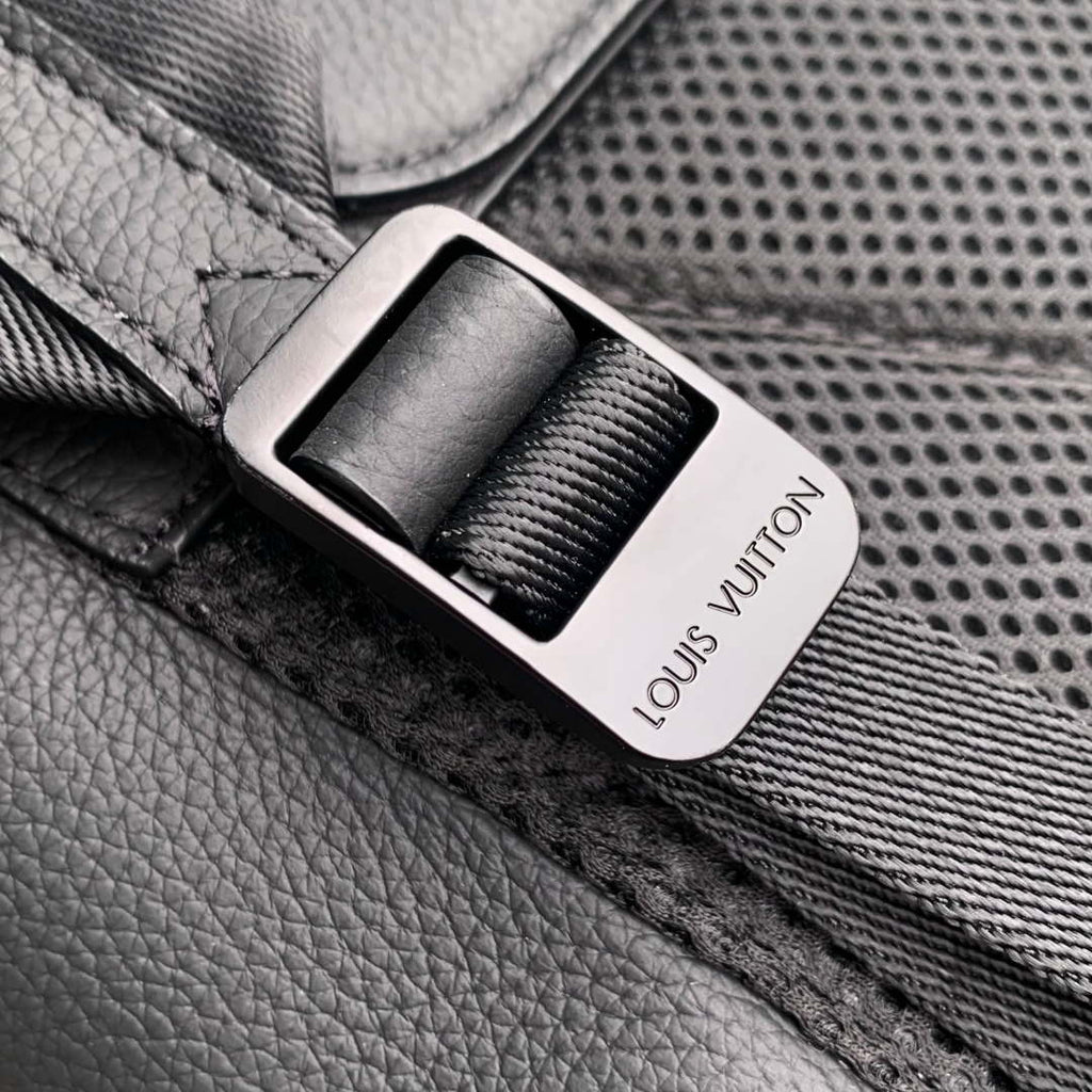 LV M15262 Louis Vuitton Fastline Backpack Black
