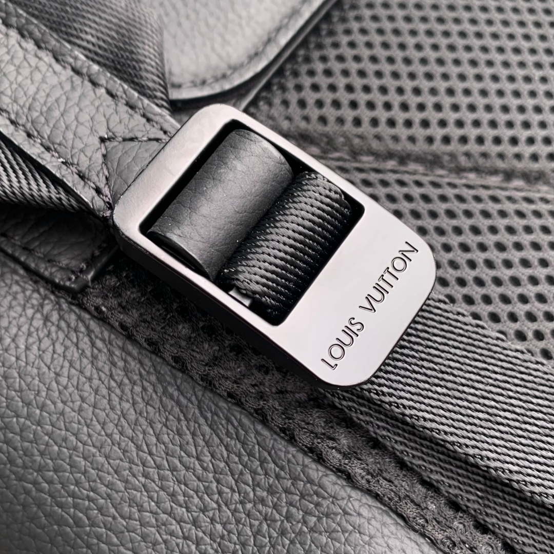LV M15262 Louis Vuitton Fastline Backpack Black