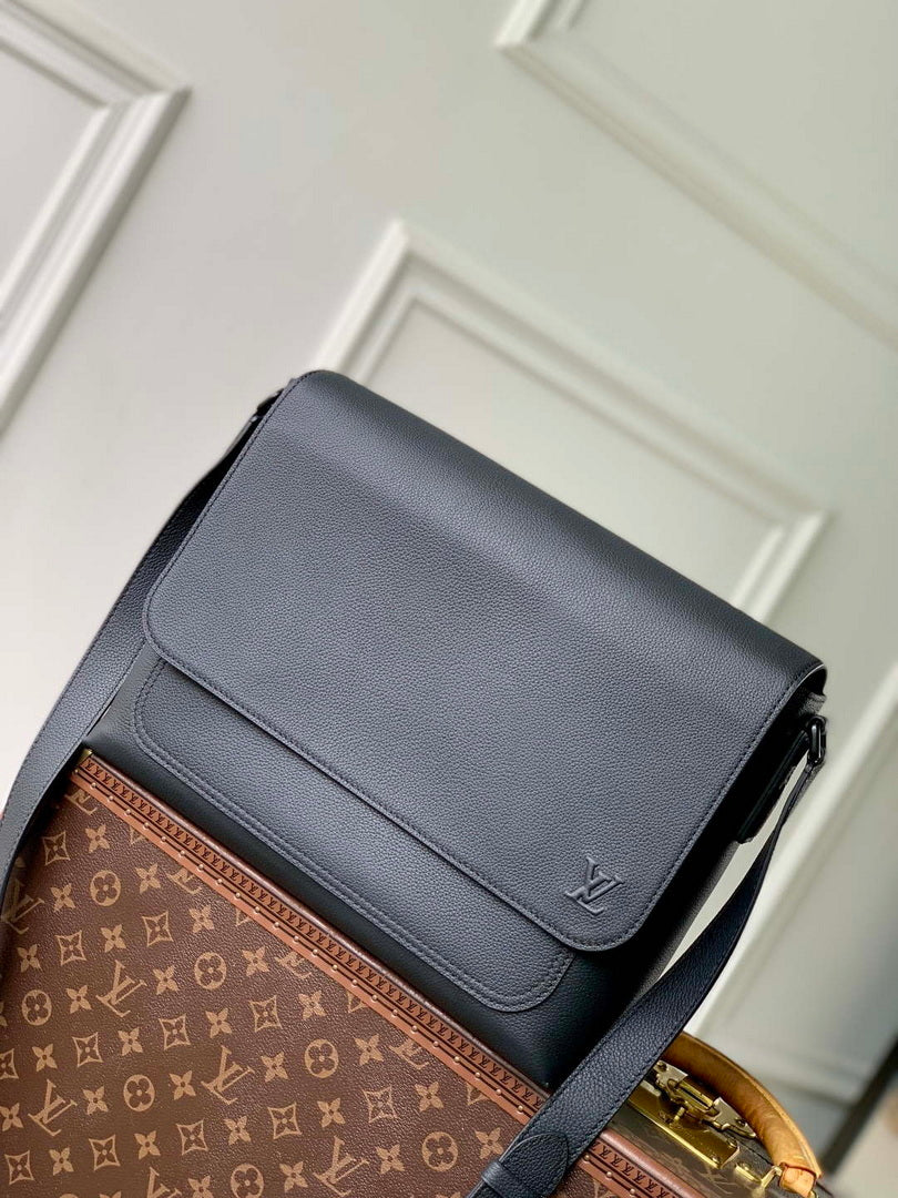 LV M15268 Louis Vuitton Speed Messenger Bag Black
