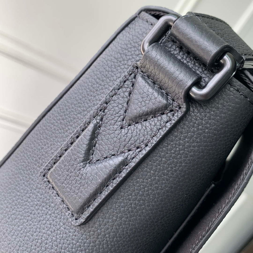 LV M15268 Louis Vuitton Speed Messenger Bag Black
