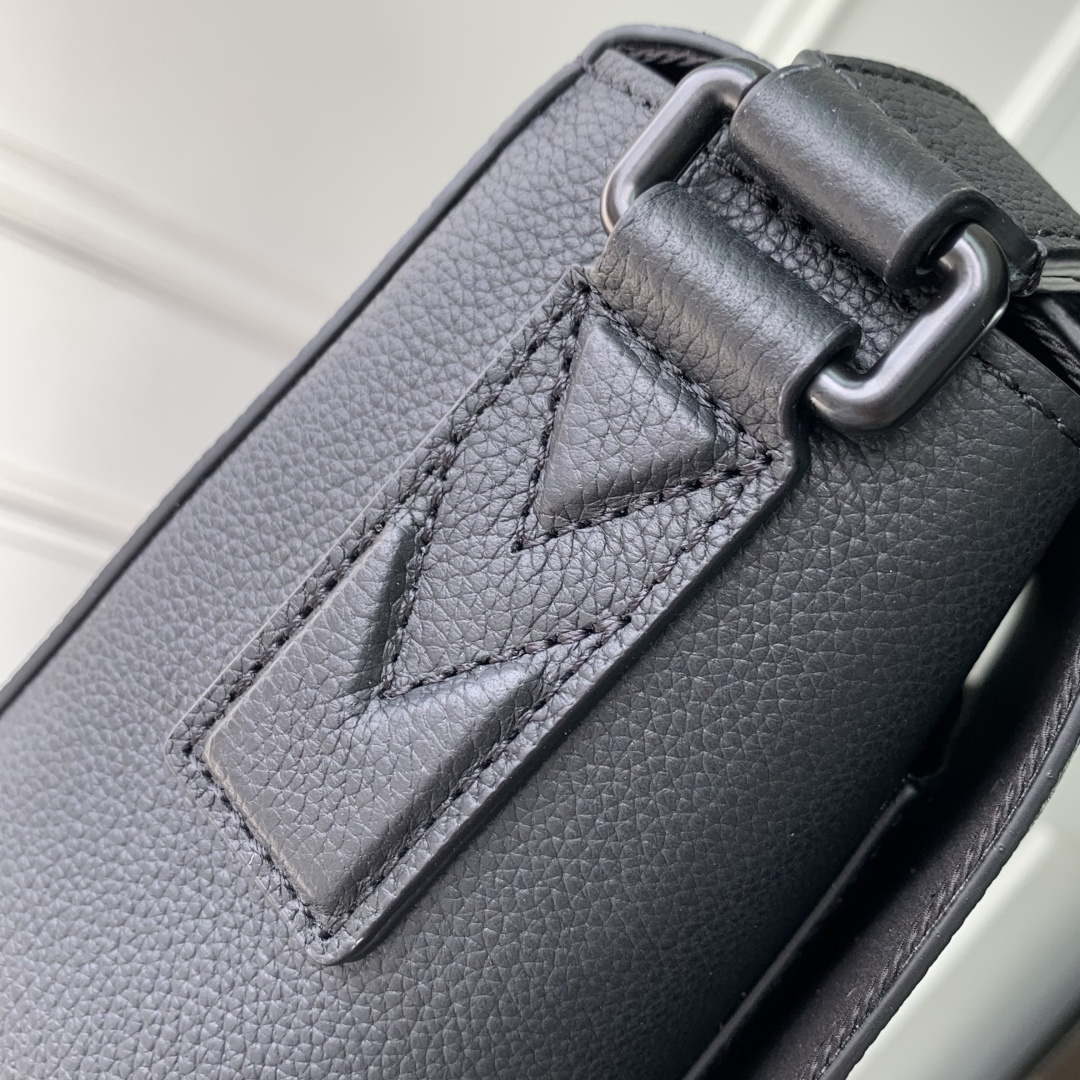 LV M15268 Louis Vuitton Speed Messenger Bag Black