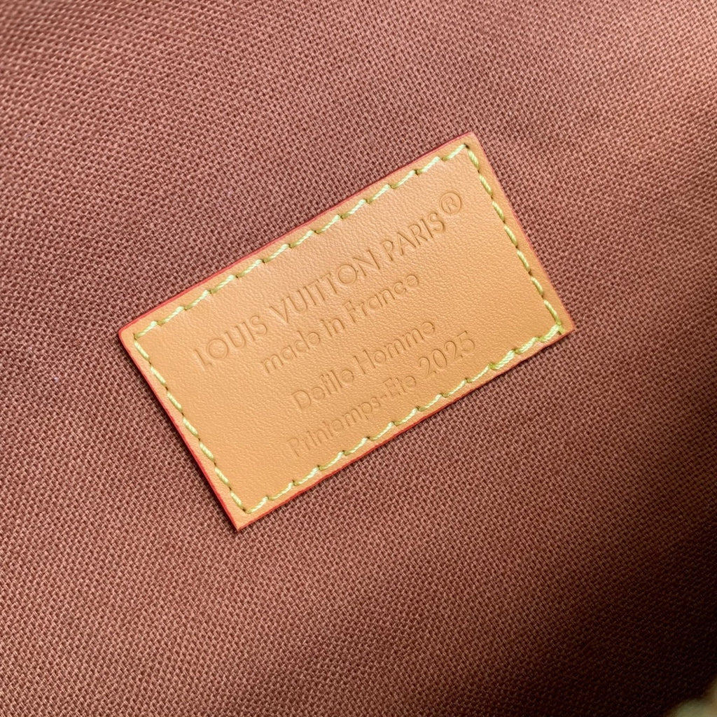 LV M15271 Louis Vuitton Rush Bumbag Brown