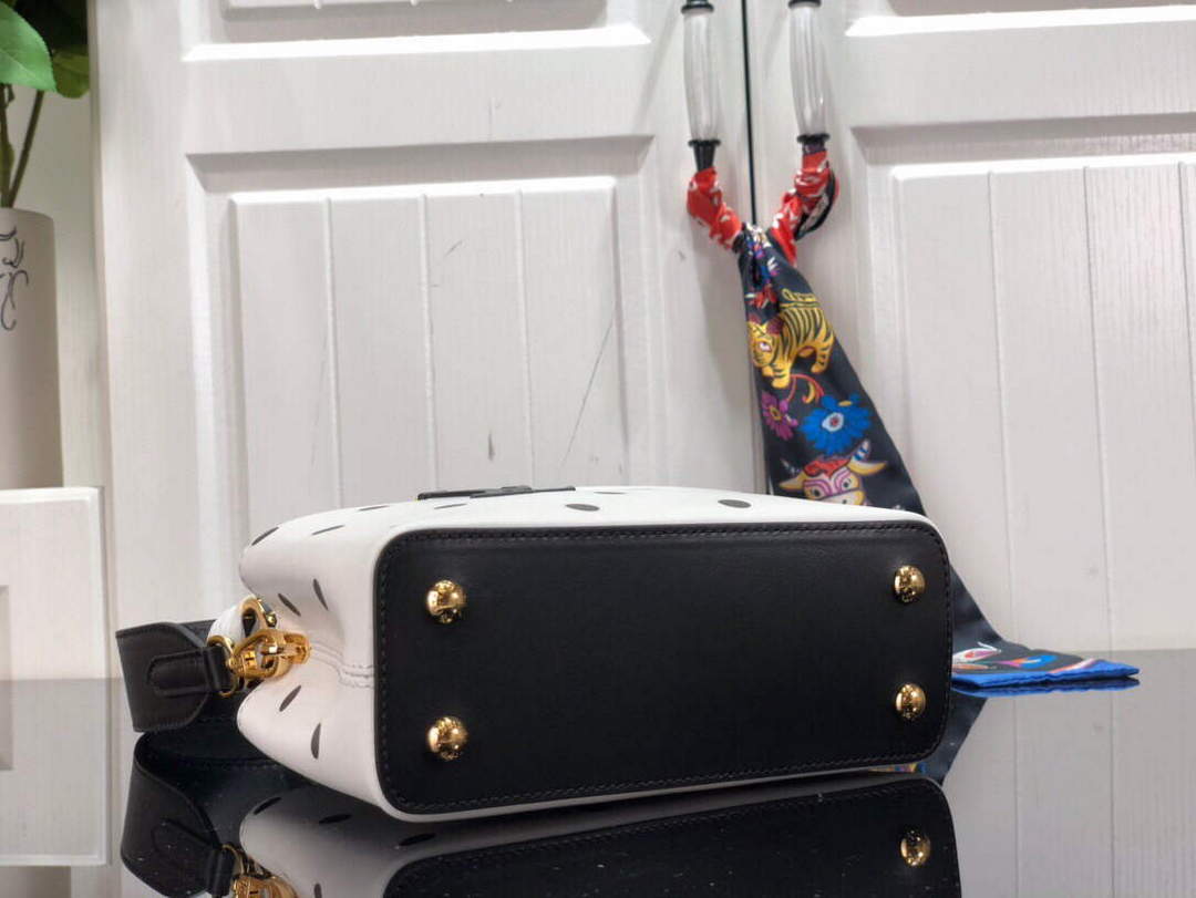 LV M20373 Louis Vuitton Capucines Mini Bag - Default Title - View 3