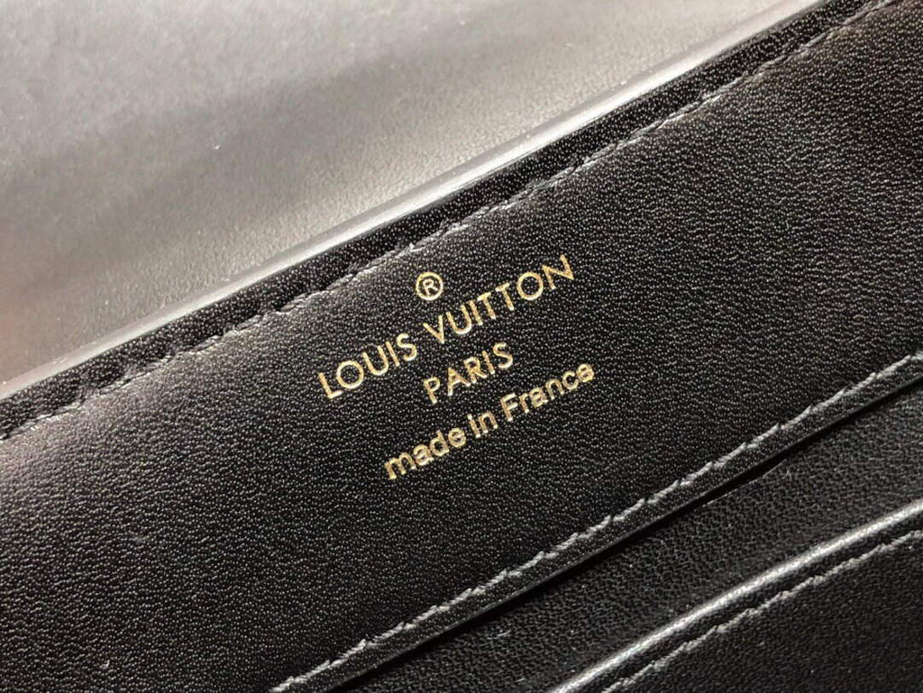 LV M20373 Louis Vuitton Capucines Mini Bag