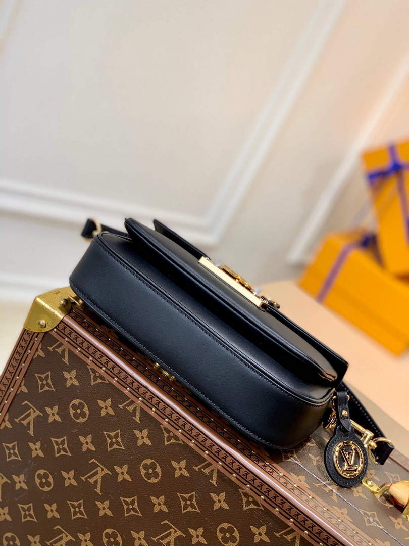 LV M20393 Louis Vuitton Swing Handbag Black - Default Title - View 4