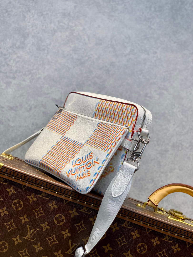 LV M20665 Louis Vuitton Trio Messenger Other Leathers