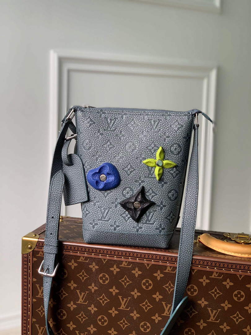 LV M20875 Louis Vuitton Hobo Cruiser PM Bag Gray - Default Title - View 1