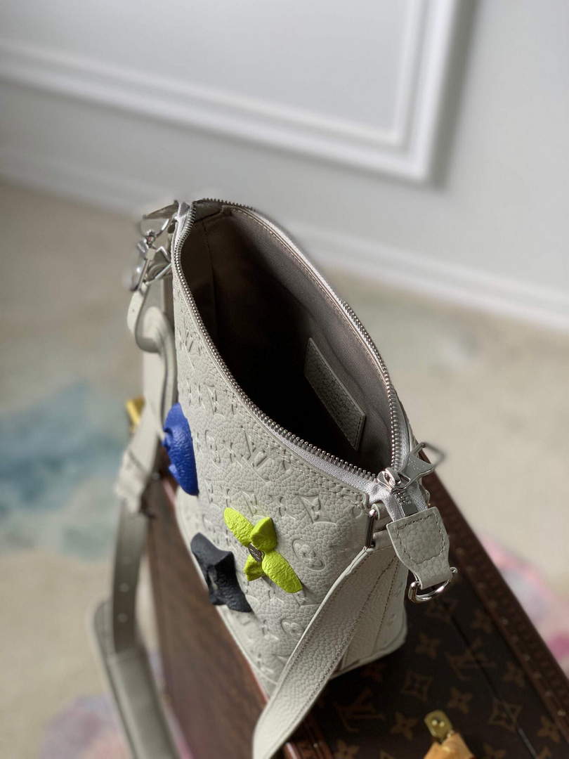LV M20875 Louis Vuitton Hobo Cruiser PM Bag White - Default Title - View 9