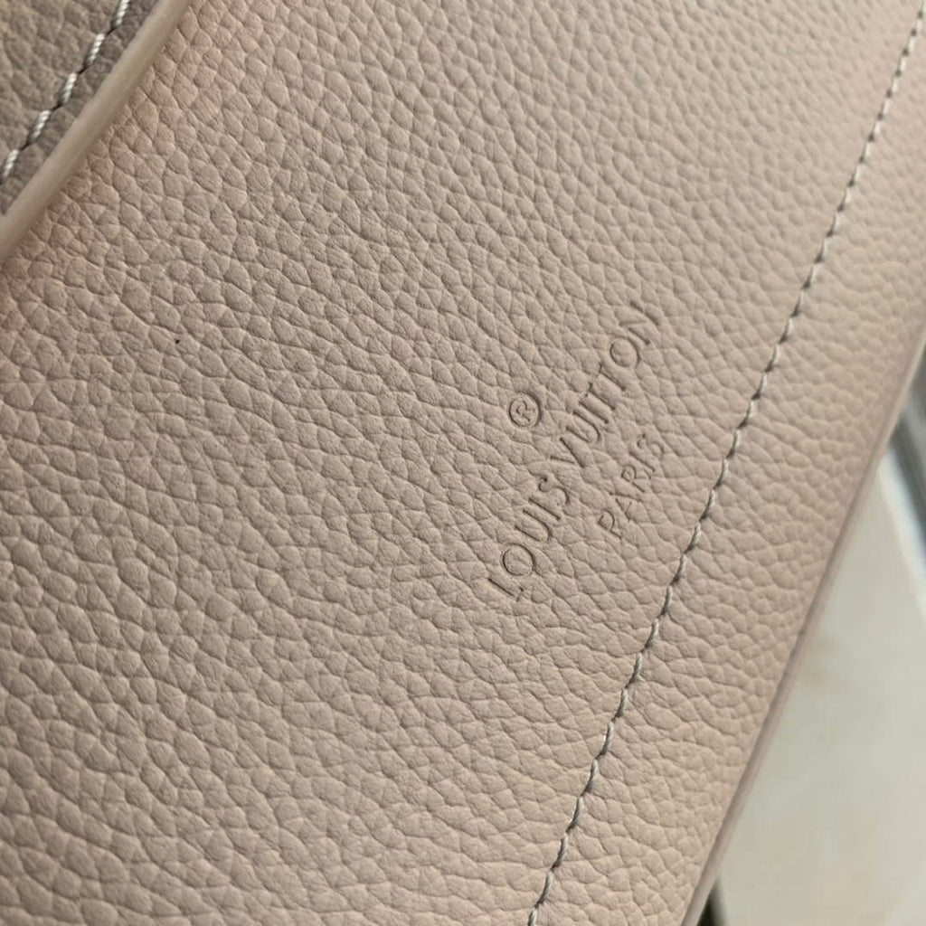 LV M21052 Louis Vuitton Lockme Ever Mini Handbag Greige