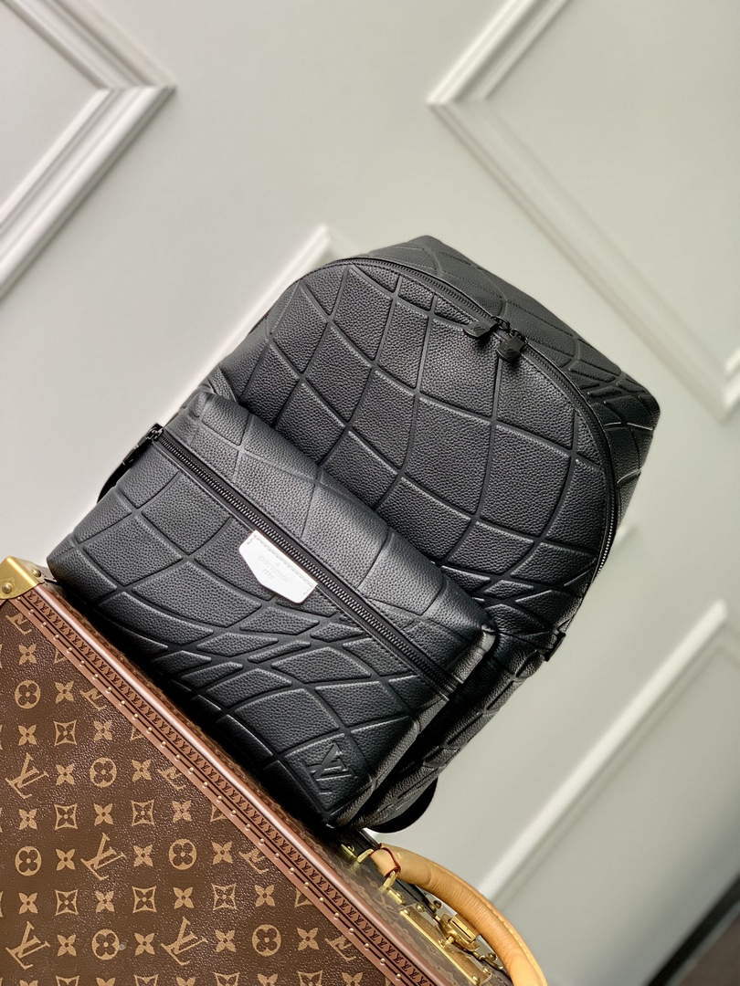 LV M21391 Louis Vuitton Discovery Backpack Black - Default Title - View 1