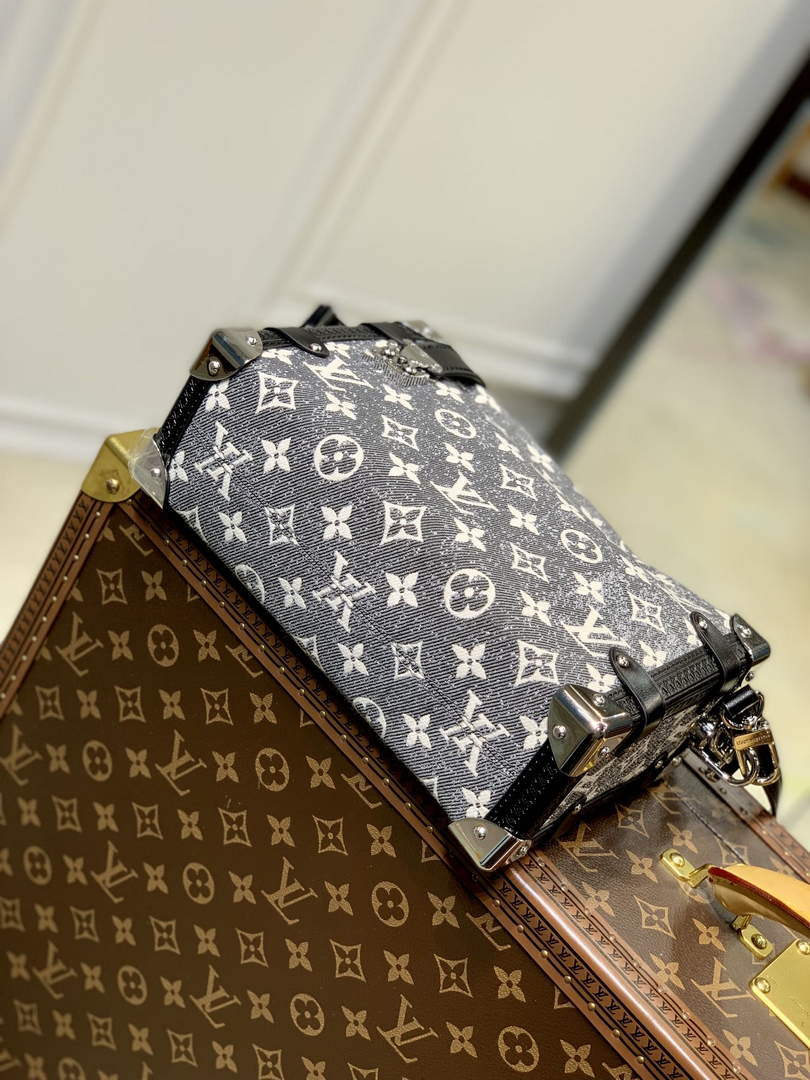 LV M21460 Louis Vuitton Side Trunk Bag - Default Title - View 4