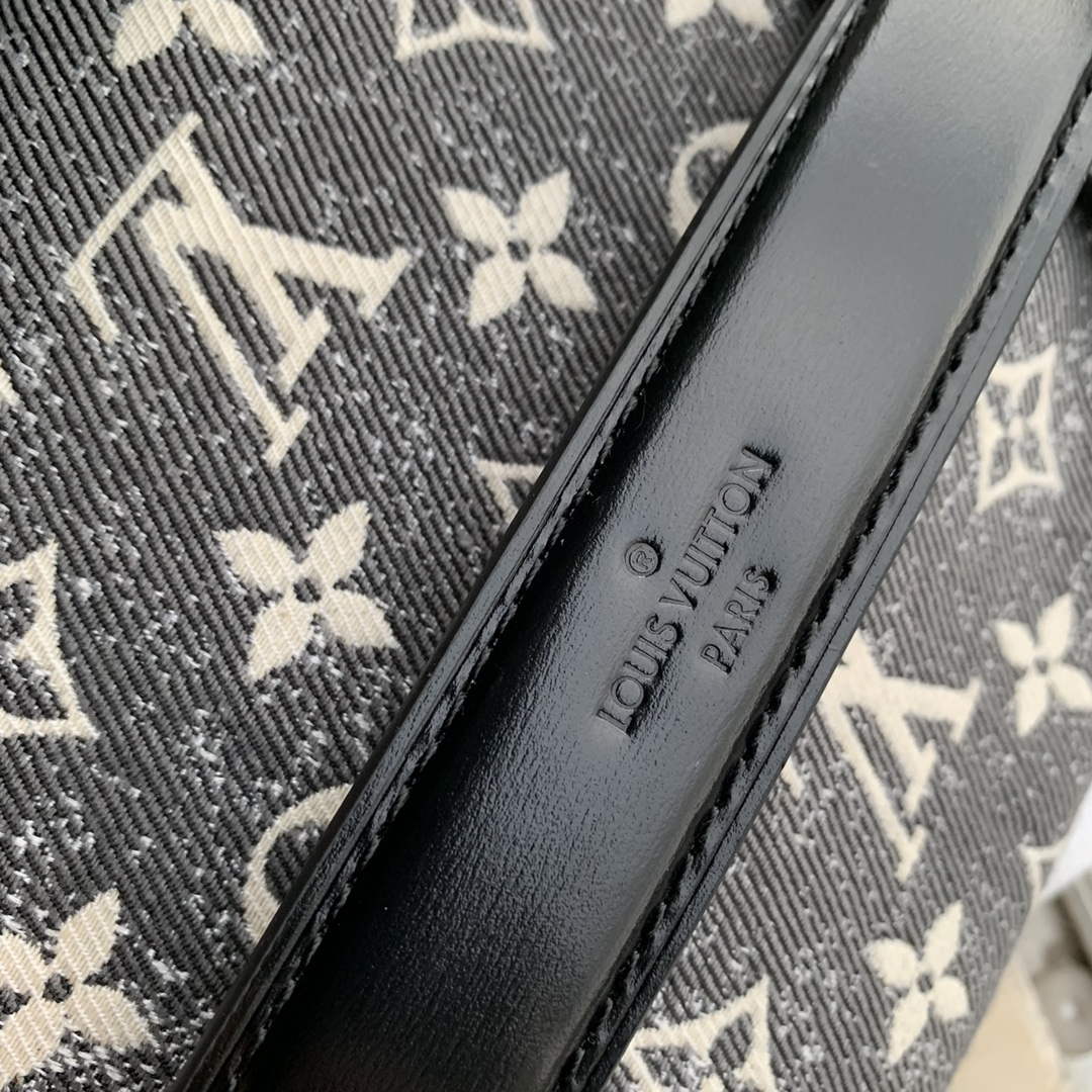 LV M21460 Louis Vuitton Side Trunk Bag - Default Title - View 8