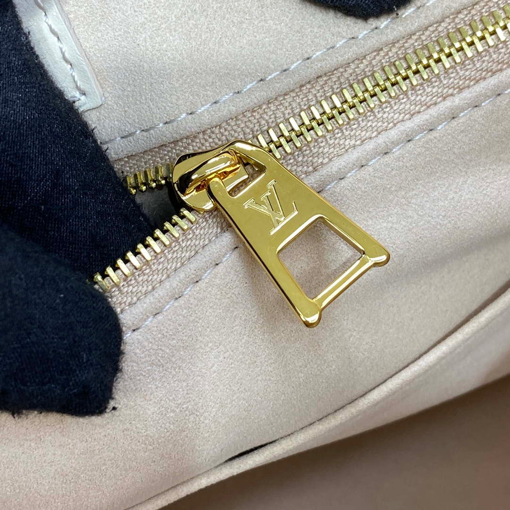 LV M21575 Louis Vuitton OnTheGo MM Bicolor Monogram Empreinte Leather Latte Pink