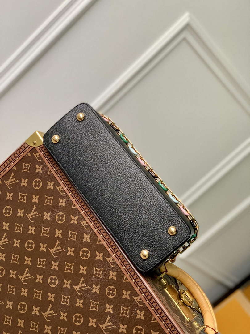 LV M21641 Louis Vuitton Capucines MM Handbag Black