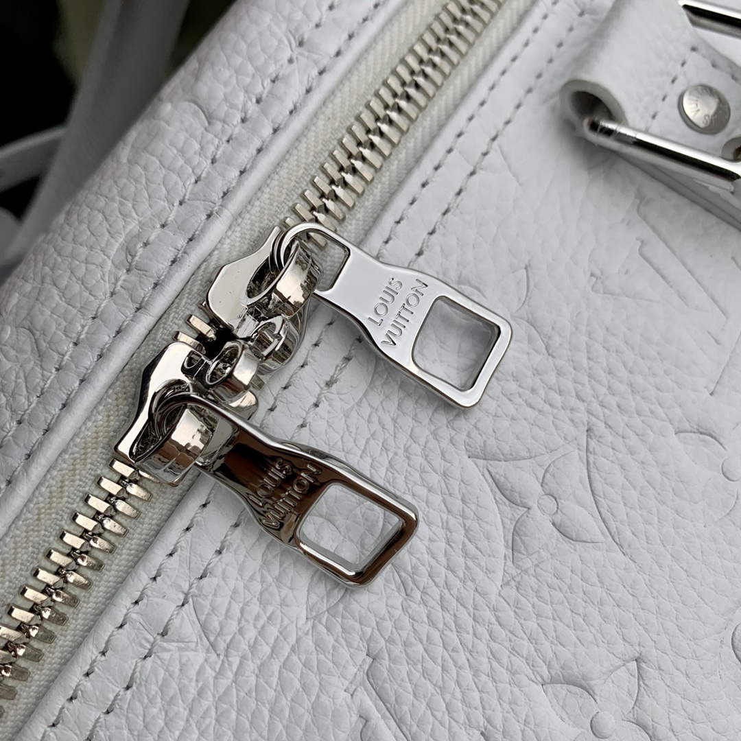 LV M21678 Louis Vuitton LV x YK Keepall Bandouliere 50 Bag