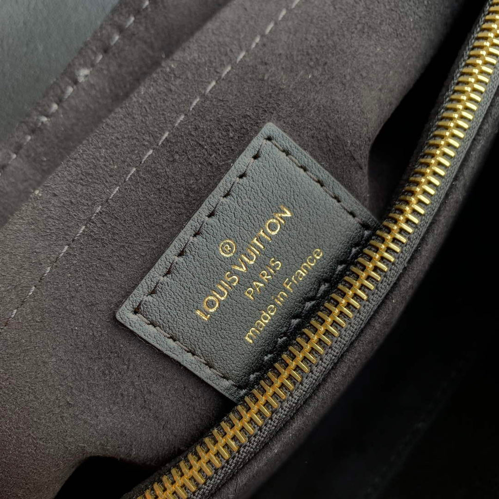 LV M21720 Louis Vuitton Hold Me Top-handle Bag Black