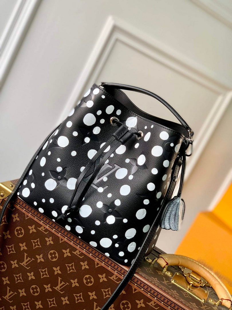 LV M21753 Louis Vuitton LV x YK N¨¦ono¨¦ MM Bag Black White