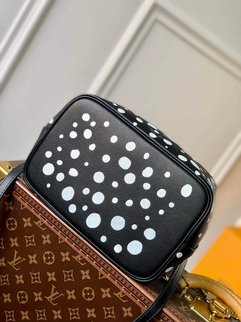 LV M21753 Louis Vuitton LV x YK N¨¦ono¨¦ MM Bag Black White