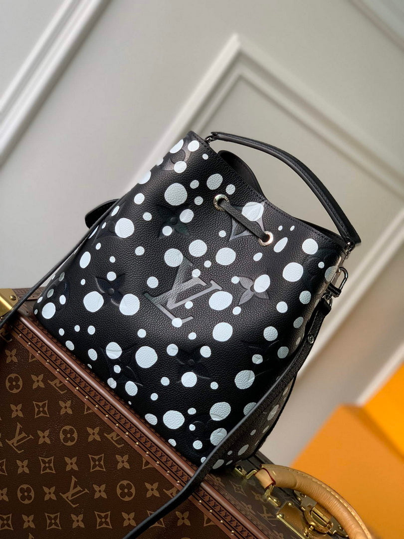 LV M21753 Louis Vuitton LV x YK N¨¦ono¨¦ MM Bag Black White