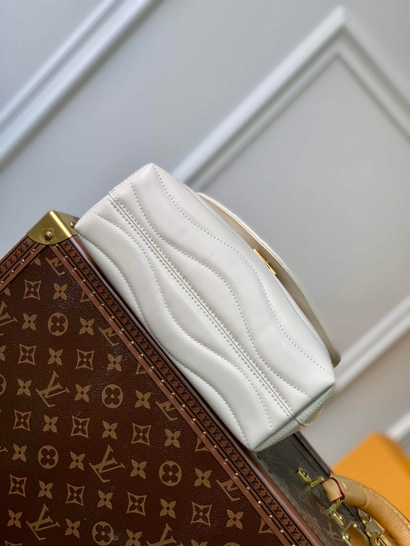 LV M21797 Louis Vuitton Hold Me Top-handle Bag Ivoire White