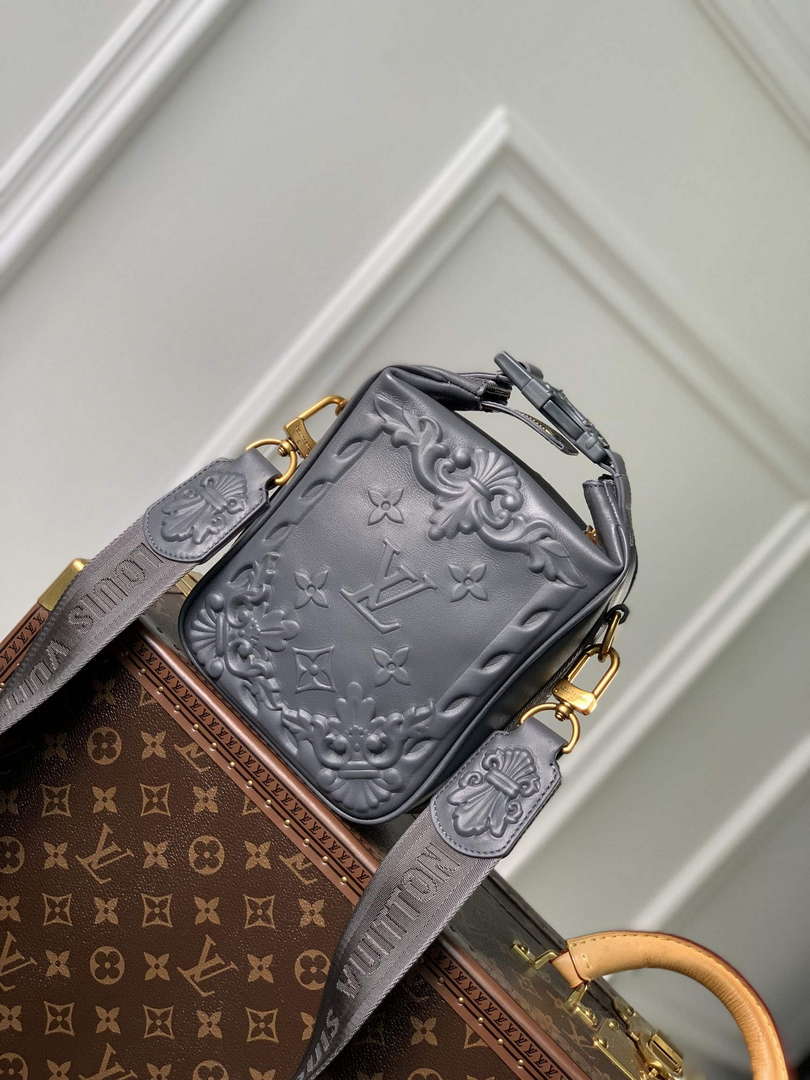 LV M21812 Louis Vuitton Cruiser Messenger Bag Dark Shadow Grey - Default Title - View 1