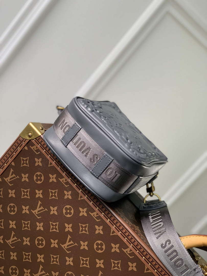 LV M21812 Louis Vuitton Cruiser Messenger Bag Dark Shadow Grey - Default Title - View 4