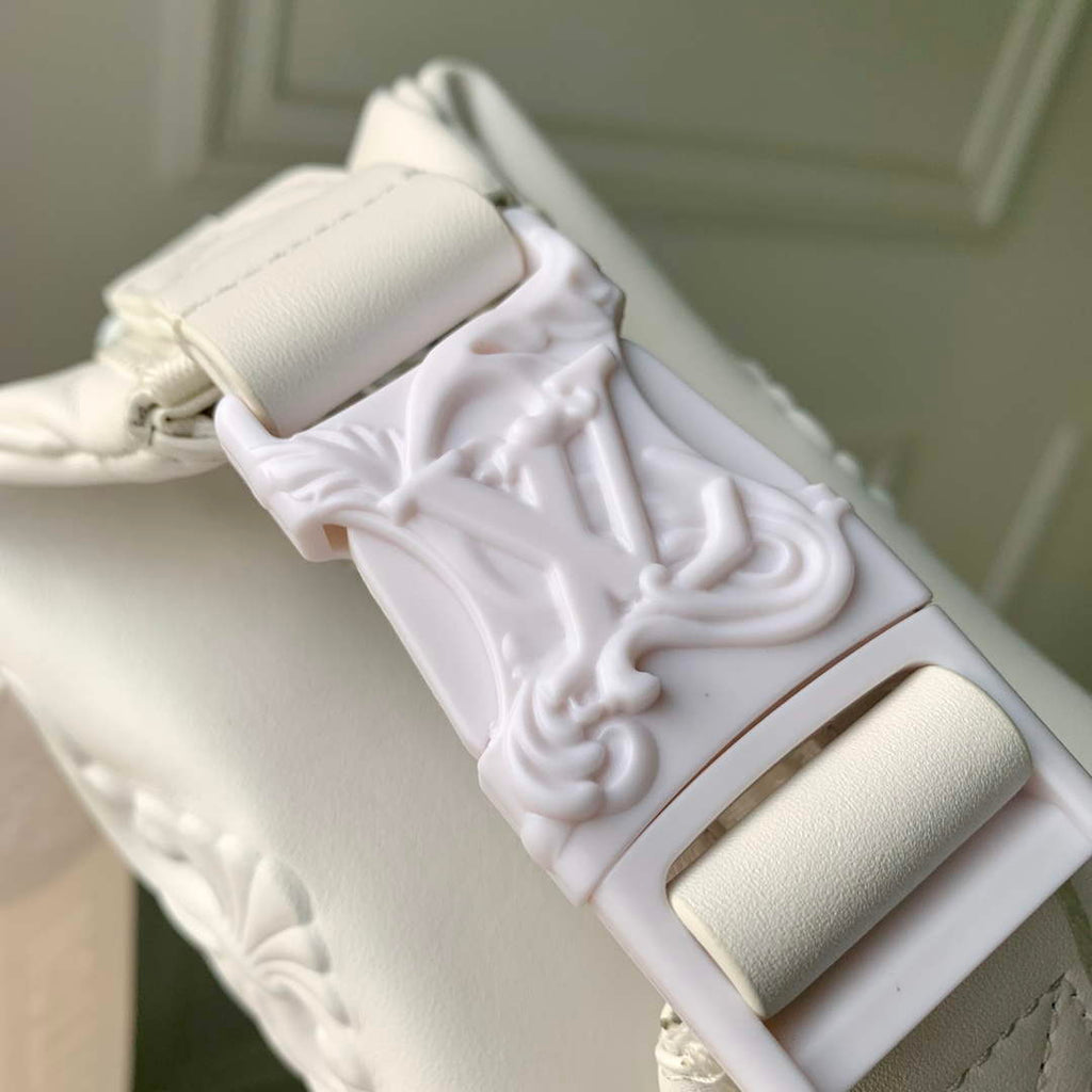 LV M21812 Louis Vuitton Cruiser Messenger Bag White