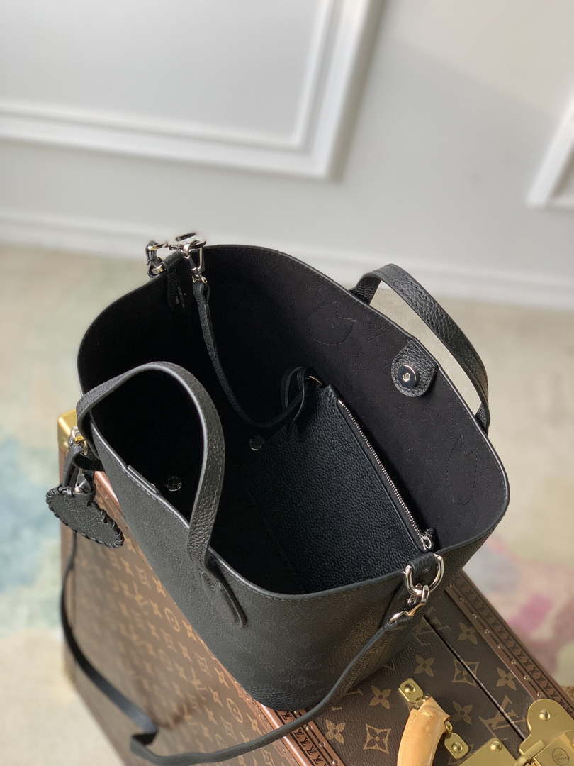 LV M21848 Louis Vuitton Blossom PM Mahina Tote Bag Black