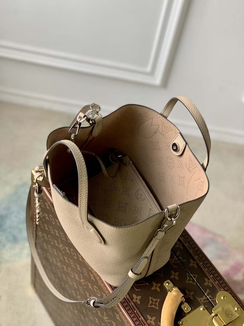 LV M21849 Louis Vuitton Blossom PM Mahina Tote Bag Galet - Default Title - View 7